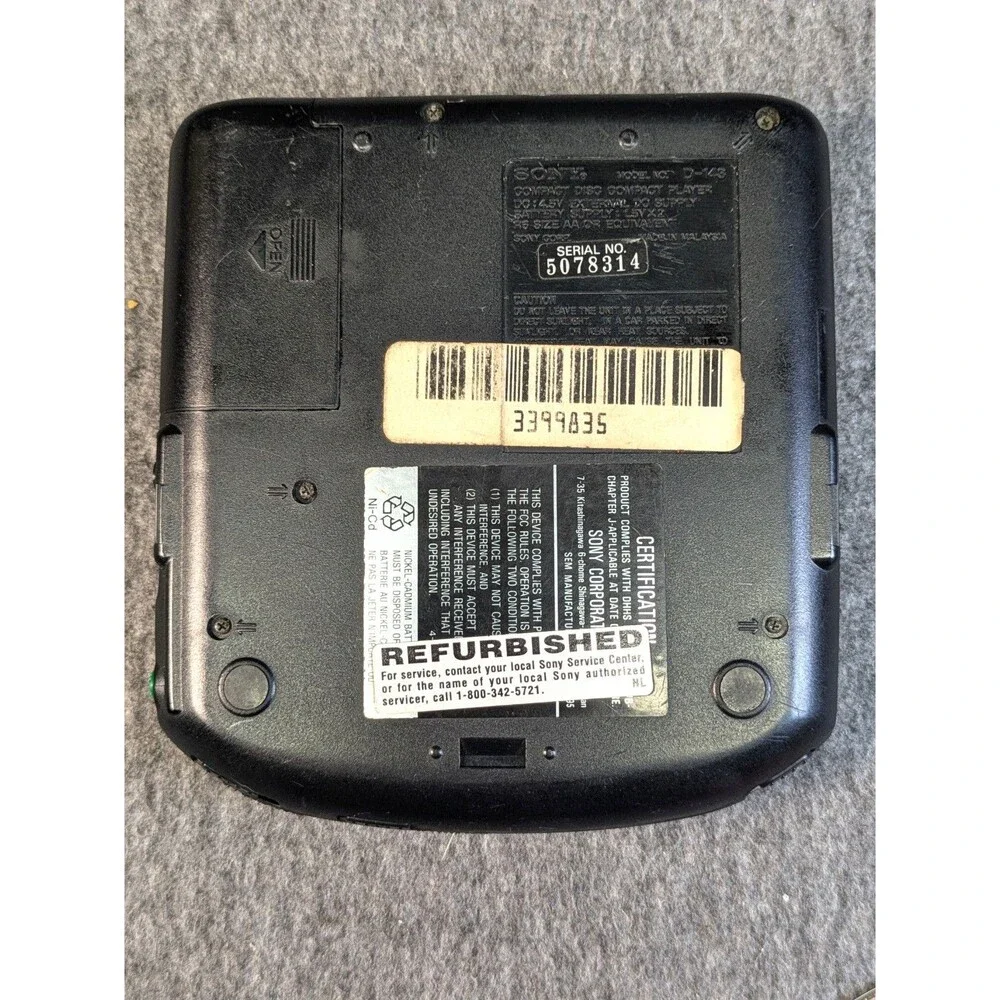 Sony Discman D-143 Portable CD Player Mega Bass Tested Works Hinge Damage